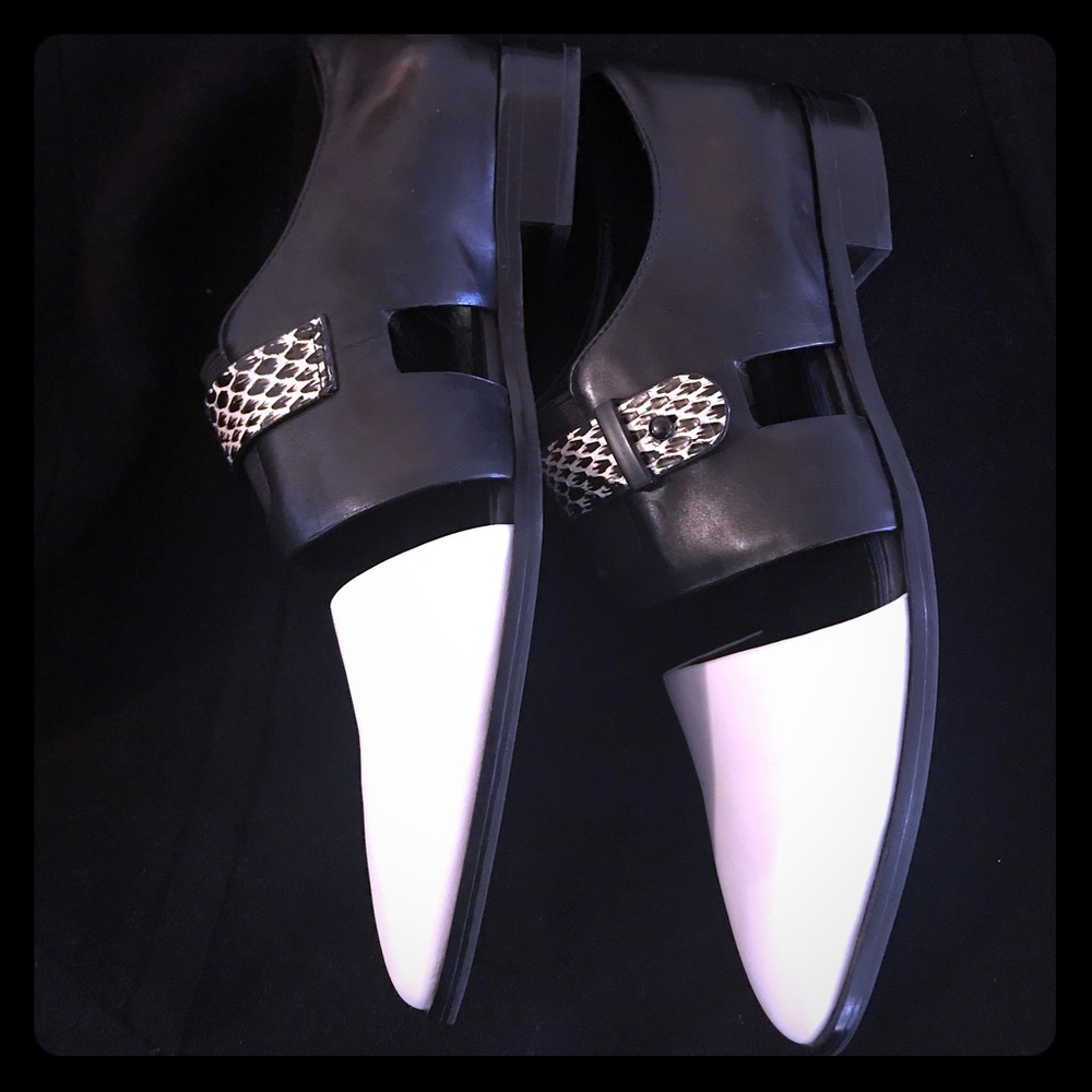 Elite Tahari black and white flats